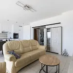 Jackylene 0401 Apartment